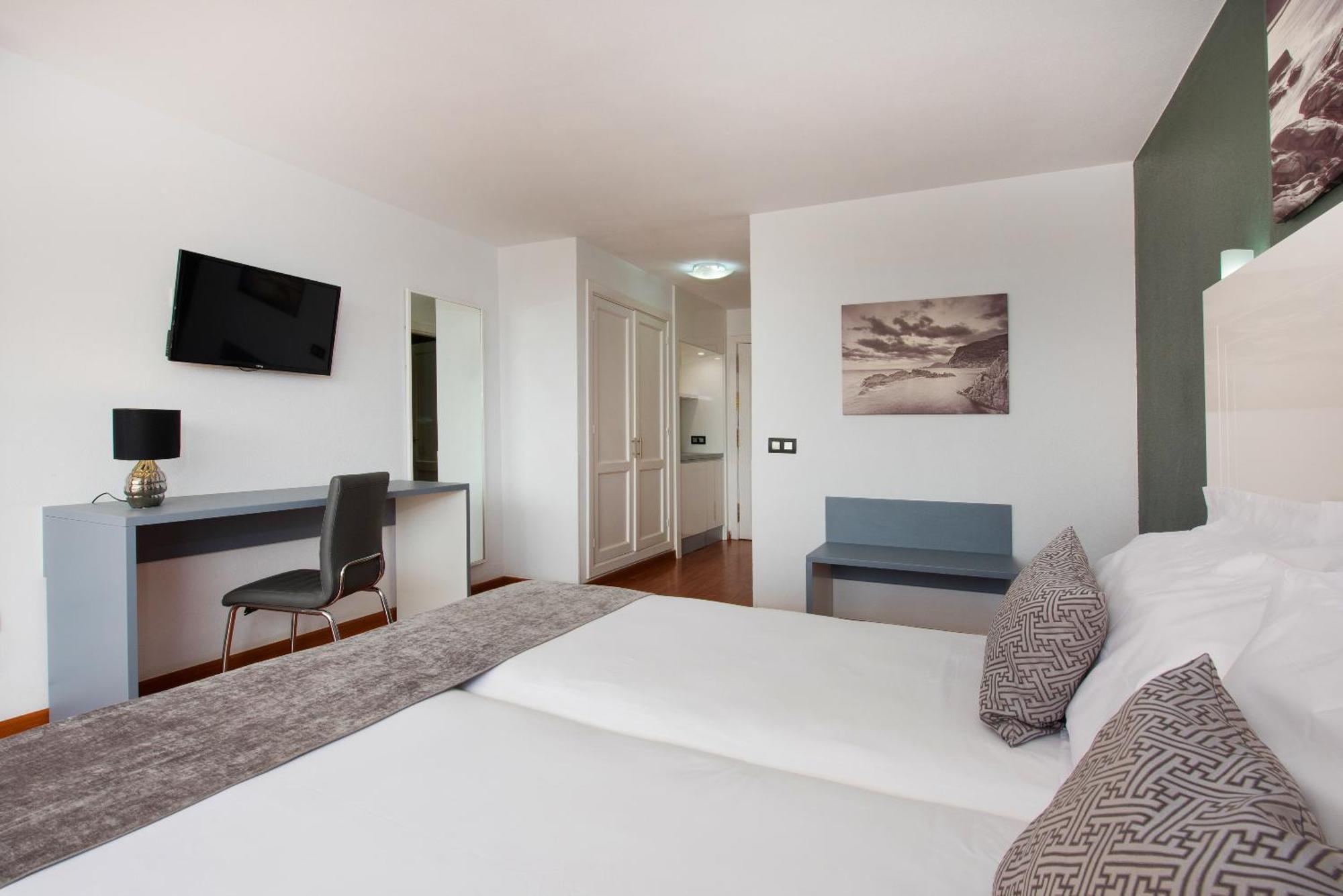 Double Room,1306903840:JPEG